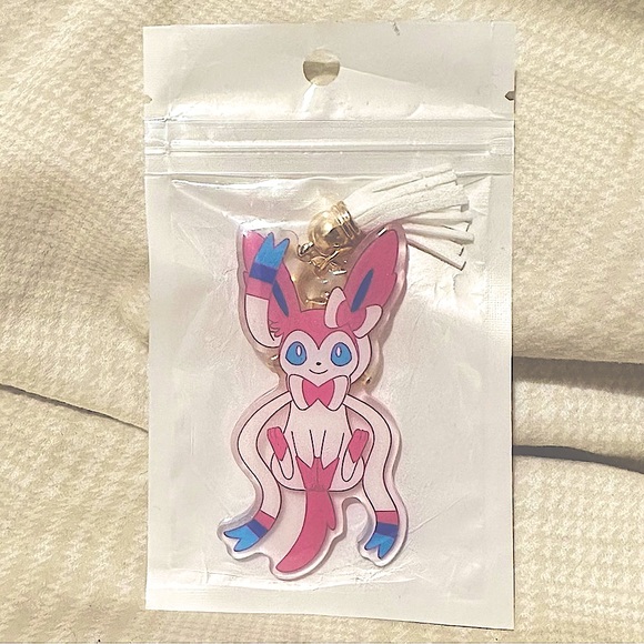 Brand New Unopened Sylveon Pokemon Keychain 🎀 - Picture 1 of 1